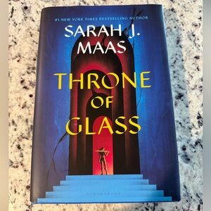 Throne of Glass Hardcover Book